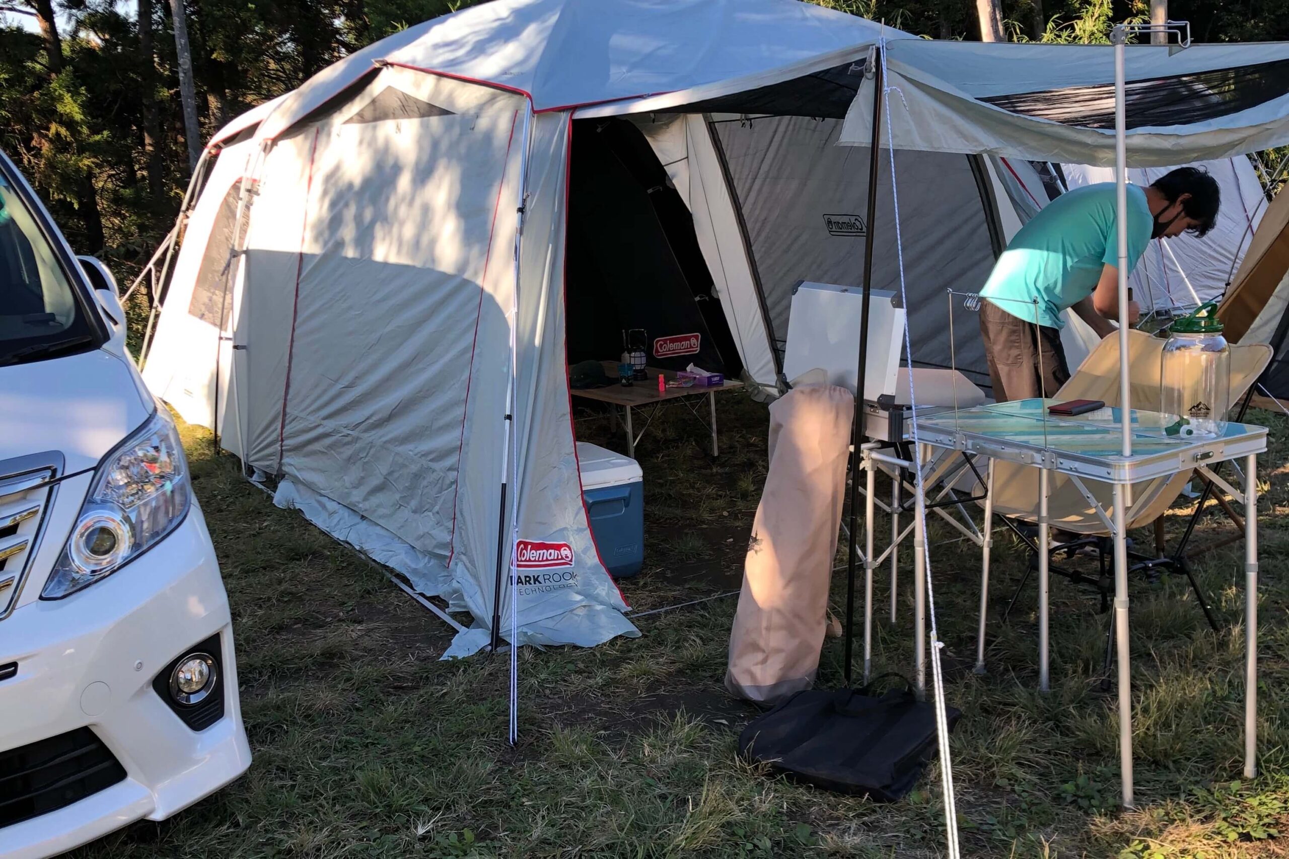 キャンプ中のテントの様子