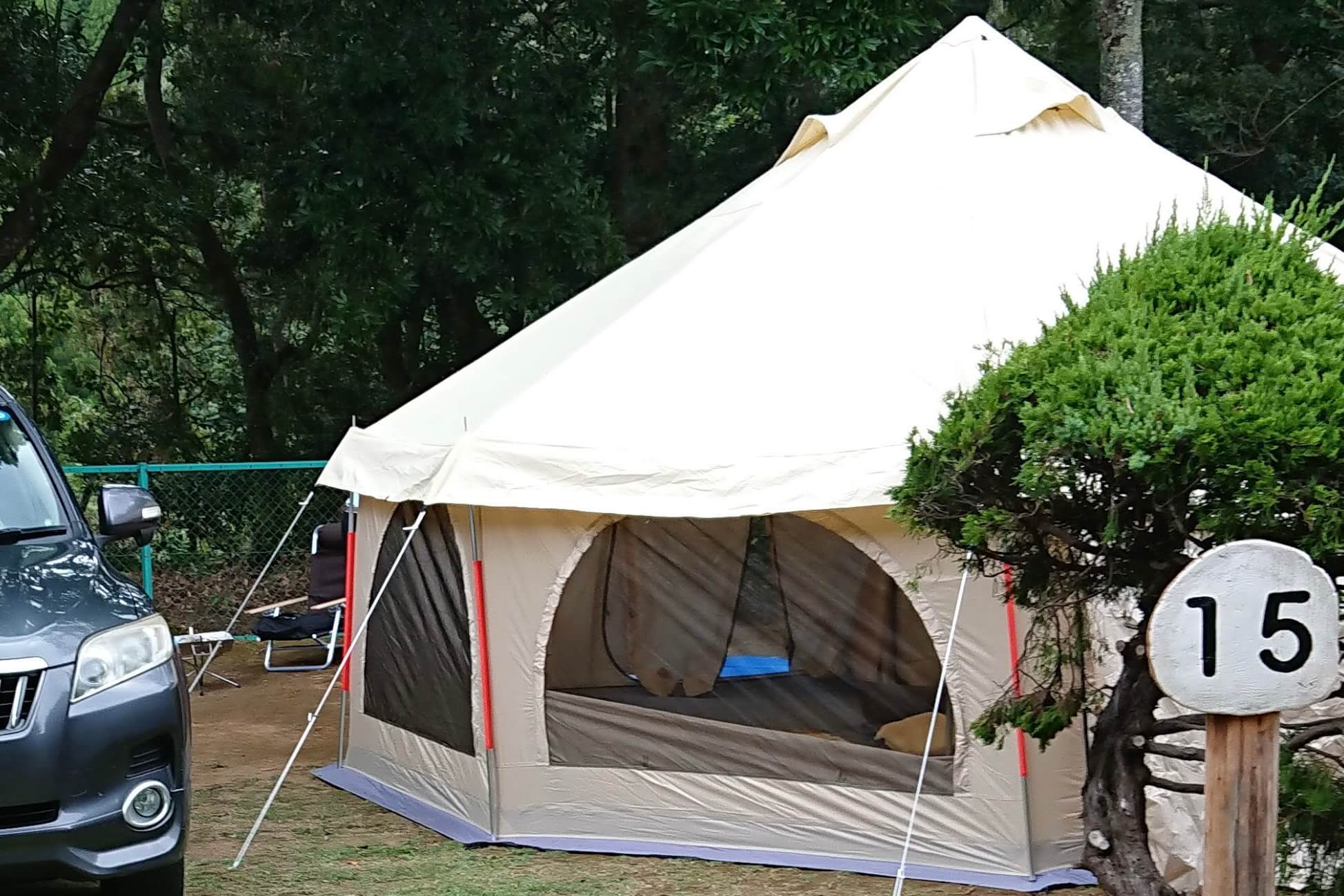 オートキャンプサイトのテント